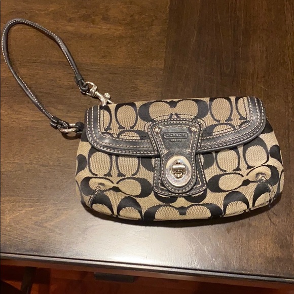 Coach Handbags - Coach wristlet/wallet